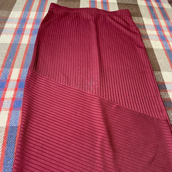 Ribbed bodycon mid calf skirt - Picture 2 of 11
